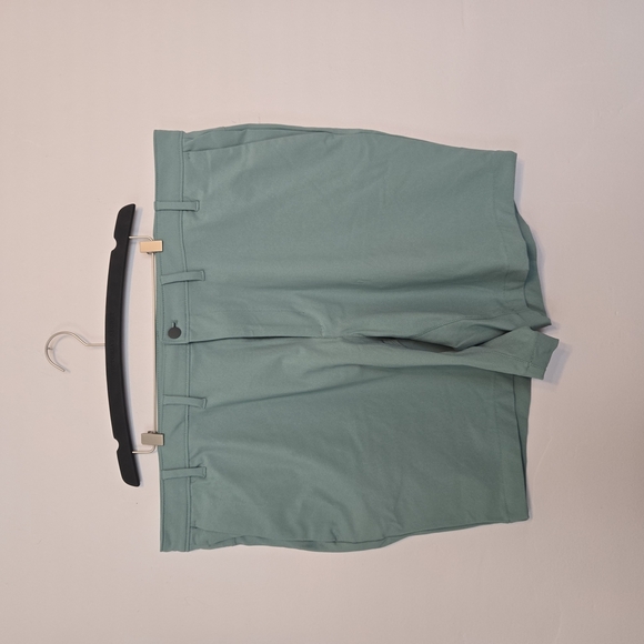 Lands End 44 Green Flat Front Golf Flex Shorts with Modern Fit - Picture 2 of 6